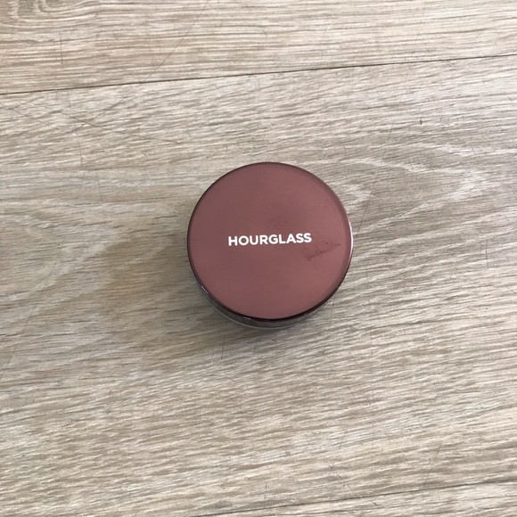 HOURGLASS NEW Veil Translucent Setting Powder - Picture 4 of 8